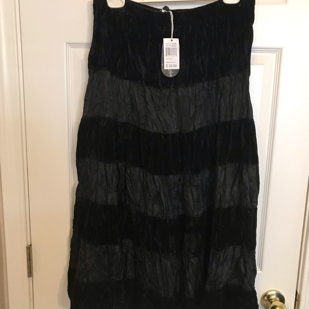 Soho Babe velvet and scrunchy black skirt XL